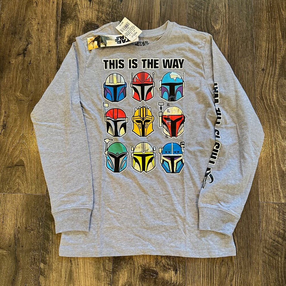 NEW Star Wars Youth The Mandalorian Helmet Gray Long Sleeve Shirt, Size: XL